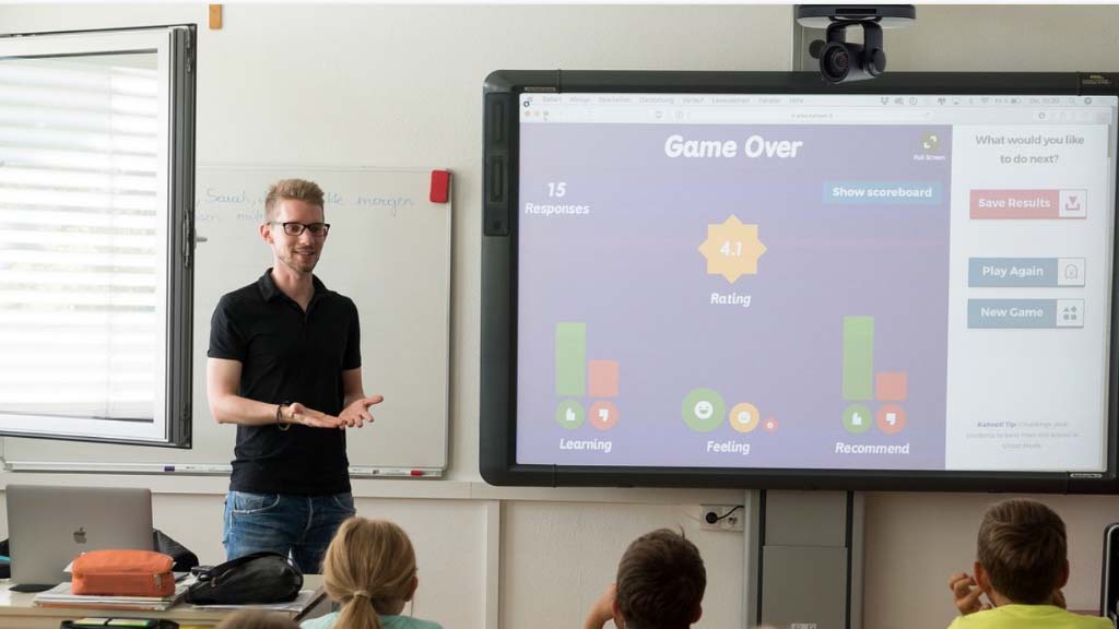 Eyqoo education solution small classroom banner image