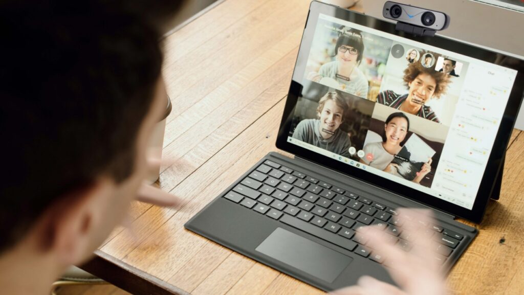 Eyqoo video conference solution flexible workers image