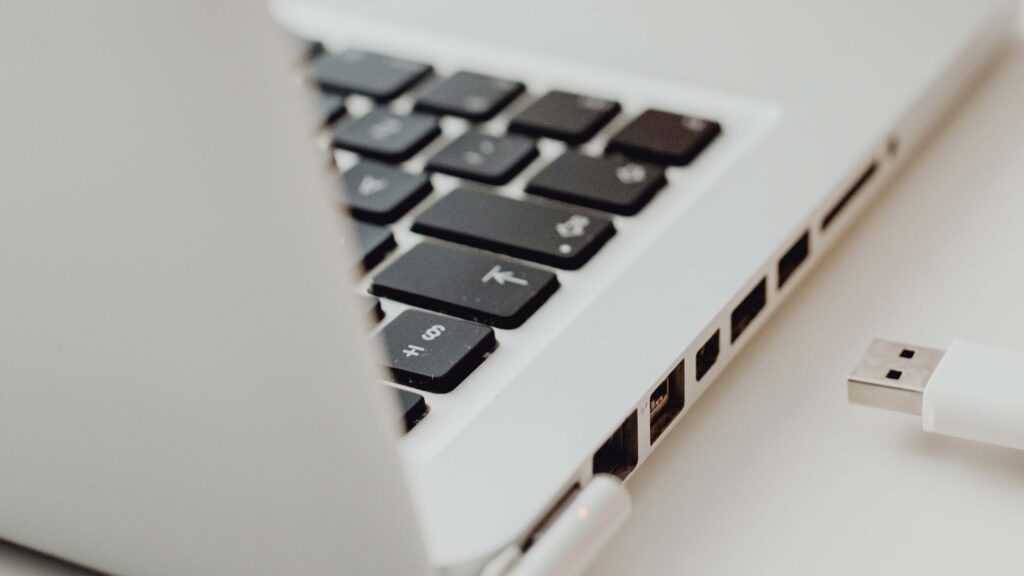 The article is accompanied by pictures 03